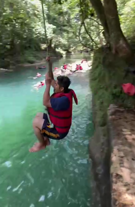 Lompat menggunakan tali